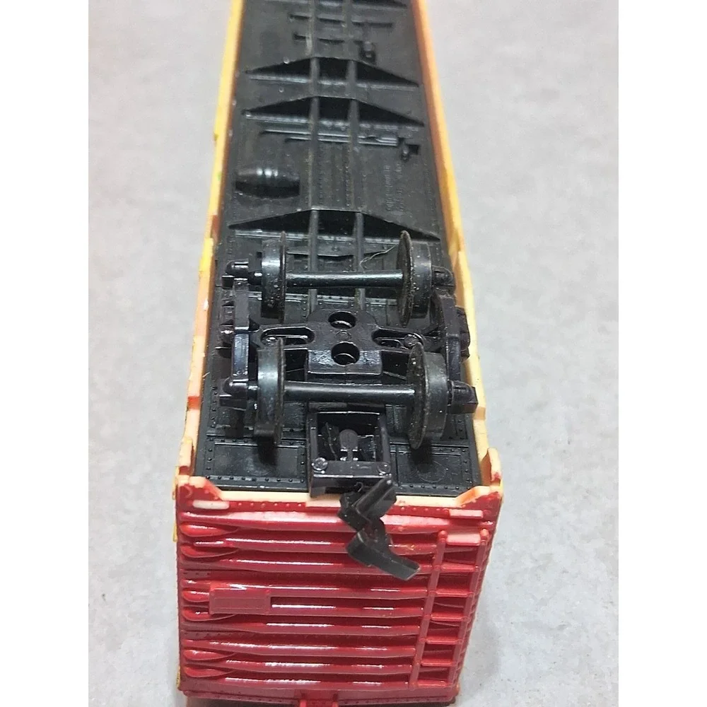 Trix Dots Advertising HO Box Car Tootsie Roll Industries Painted Plastic 91576